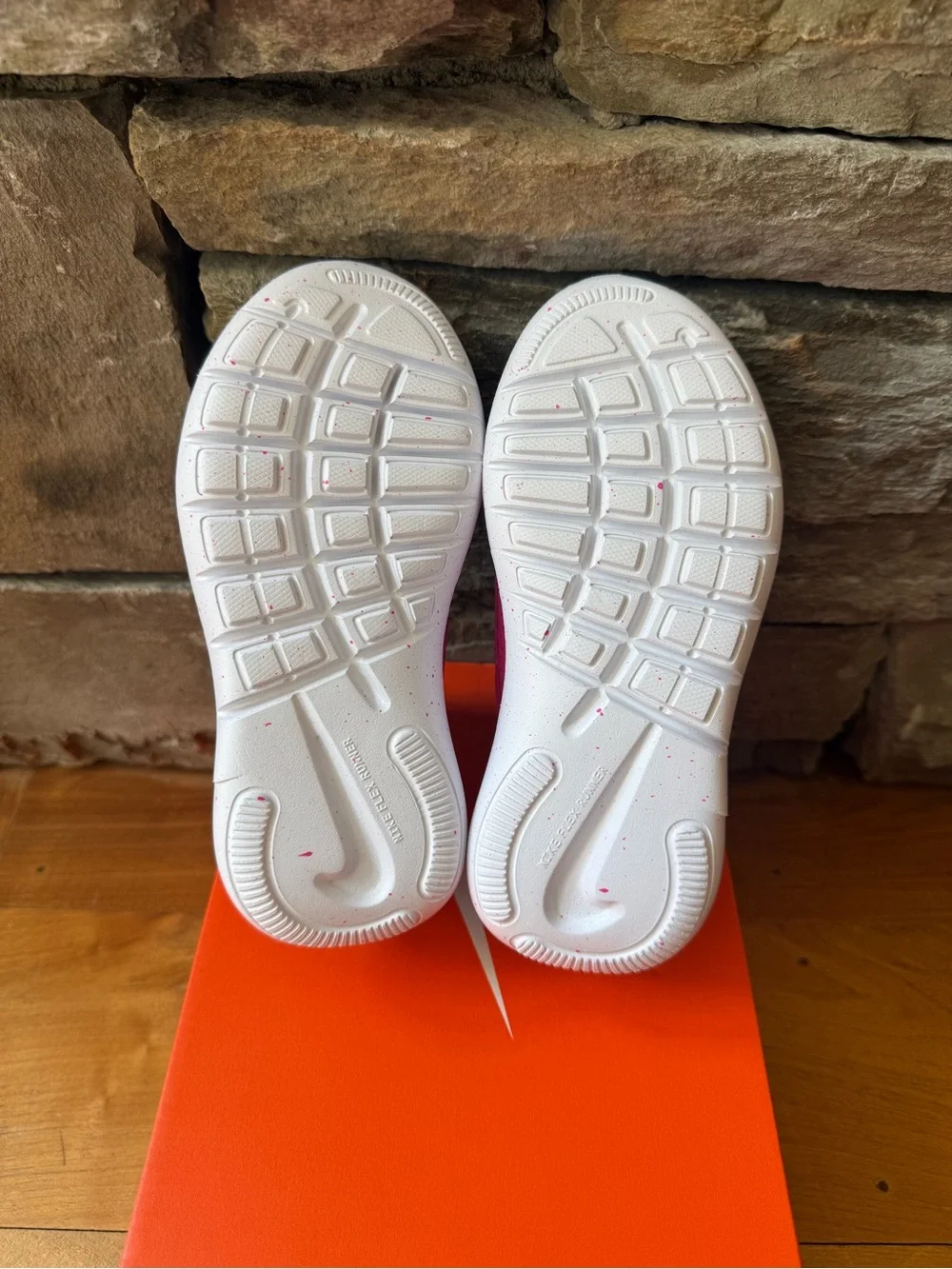 NWT/New Girl’s Nike Flex Runner 4 shoes 11c